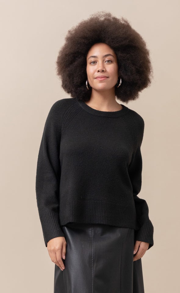 Crew Neck With Stepped Hem Black