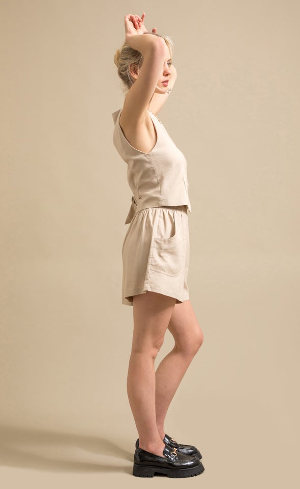 Curved Pocket Elastic Waist Shorts Natural