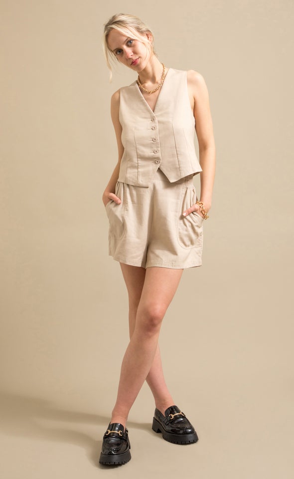 Curved Pocket Elastic Waist Shorts Natural