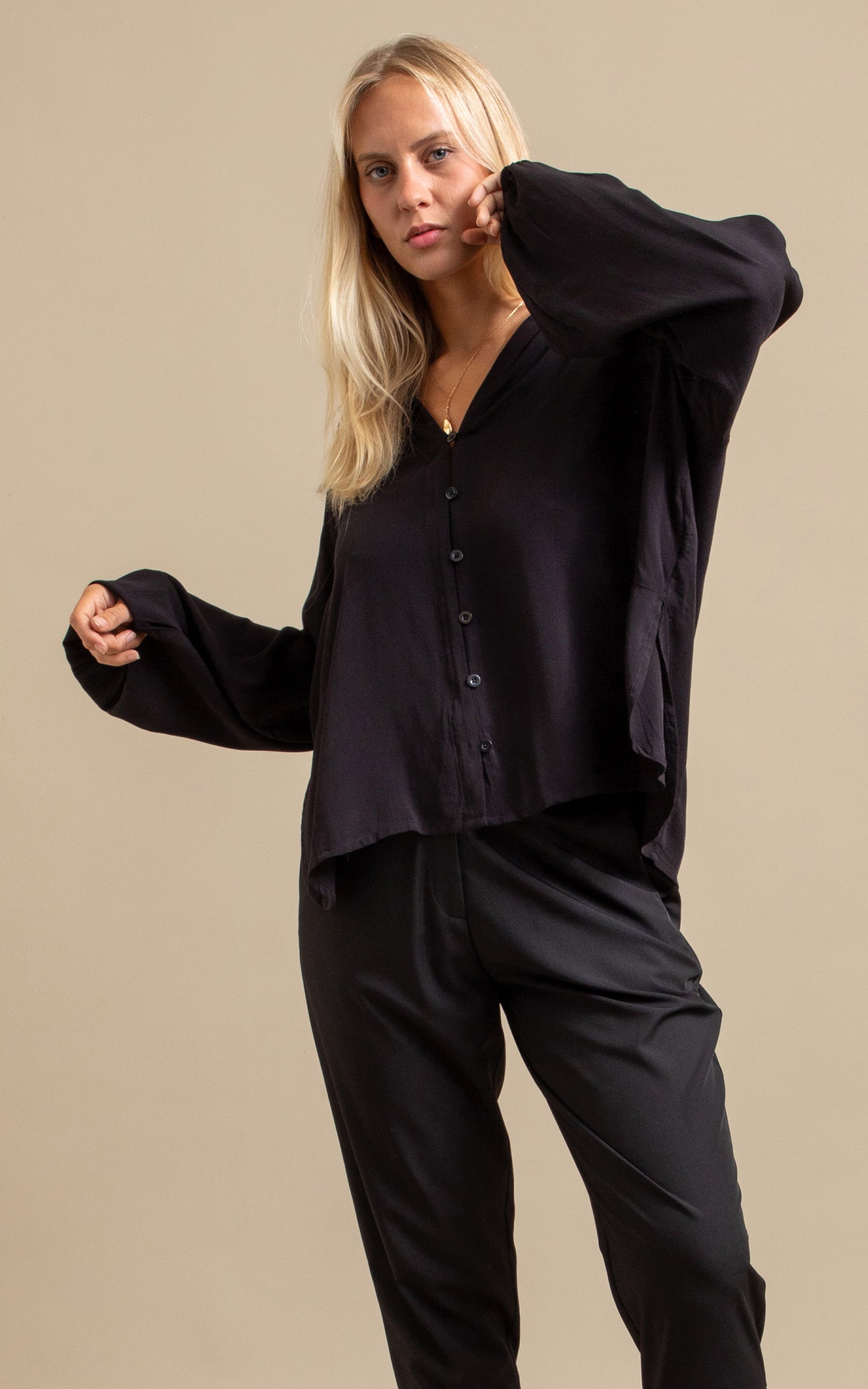 E LINEN × RAYON black L/S shirt Shop our Linen Look LS Shirt in Black | Pagani