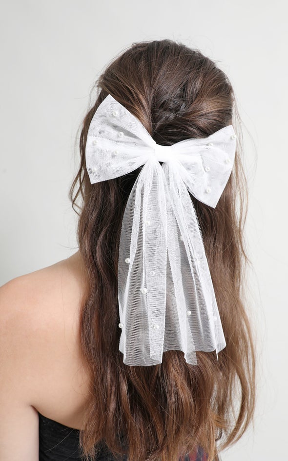 Tulle Pearl Bow Cream